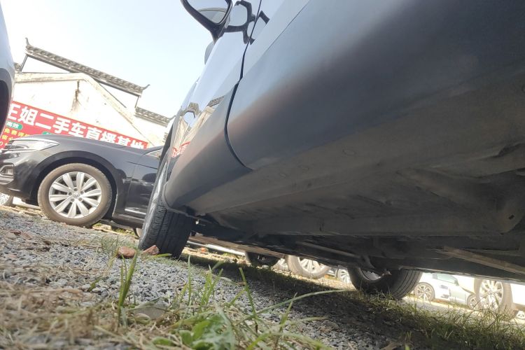 丰田 锋兰达 2023款 2.0L CVT精英版局部细节9002