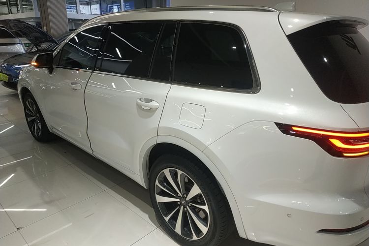 理想汽车 理想ONE 2021款 增程6座版车身外观4