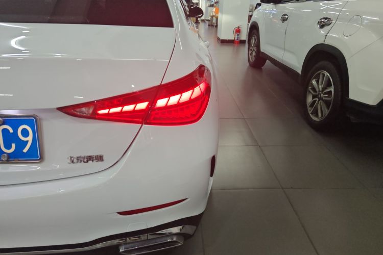 奔驰C级 2023款 改款 C 260 L 运动版车身外观9