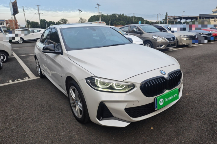 宝马1系 2021款 120i M运动曜夜版车身外观6002