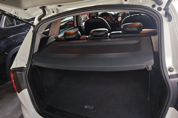 宝马2系旅行车 2016款 218i 时尚型机舱底盘23