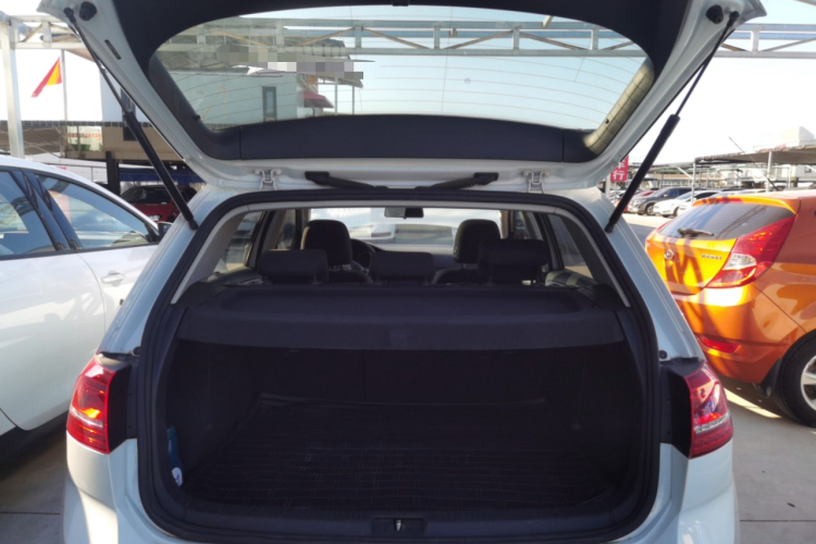 大众 高尔夫 2016款 230TSI 自动舒适型机舱底盘23