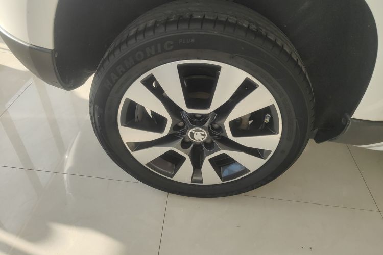 斯柯达 Yeti 2017款 TSI300 DSG尊行版车身外观6008