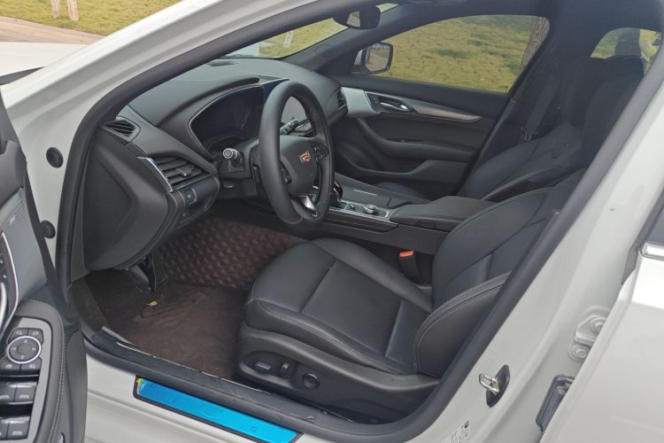 凯迪拉克CT5 2023款 28T 豪华型（标准版）中控内饰19