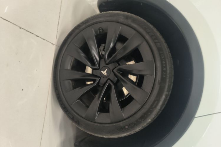特斯拉 Model Y 2024款 后轮驱动版车身外观6008