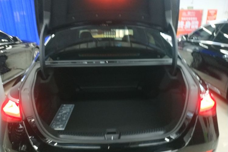 奔驰E级 2024款 E 300 L 豪华型机舱底盘23