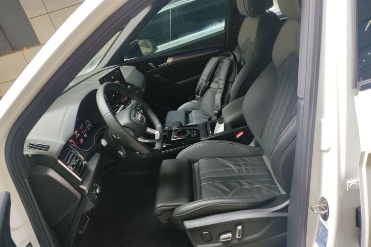 奥迪Q5L 2024款 40 TFSI 豪华动感型中控内饰19