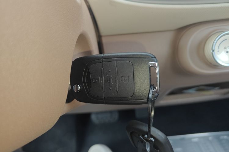 五菱汽车 宏光MINIEV 2025款 四门版 进阶款中控内饰7001