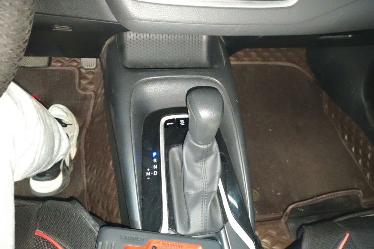 丰田 卡罗拉 2019款 1.2T S-CVT GL-i精英版中控内饰18