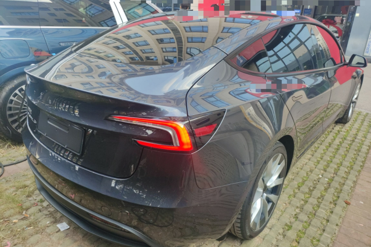 特斯拉 Model 3 2023款 长续航全轮驱动版车身外观6005