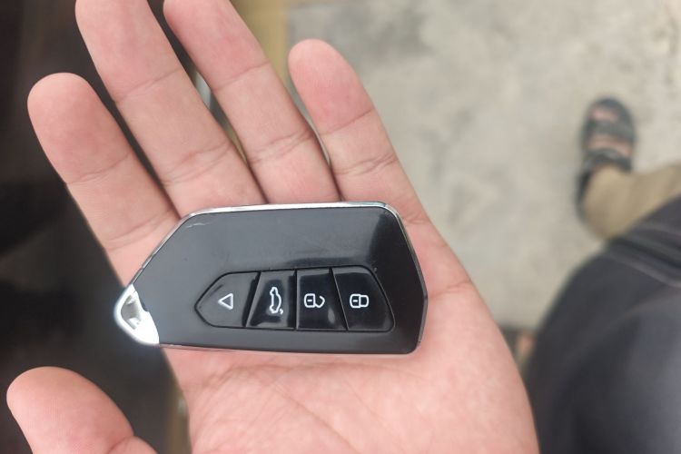 红旗H5 2023款 1.5T DCT智联旗韵版中控内饰11