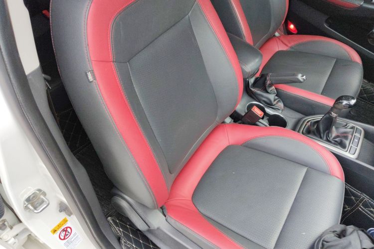 长安 逸动 2016款 XT 1.6L 手动俊酷型中控内饰41