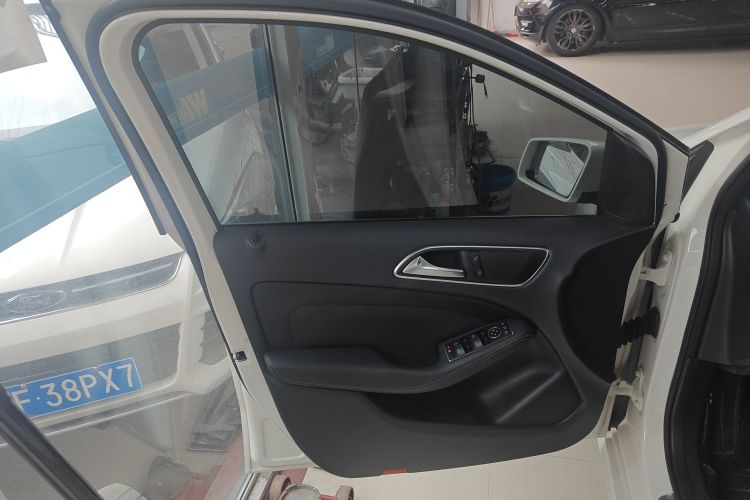 奔驰B级 2019款 B 200 动感型中控内饰47