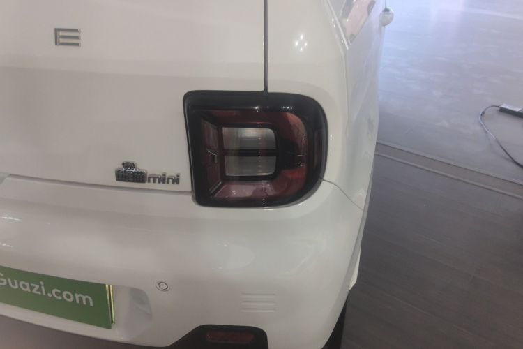 吉利银河 2024款 熊猫mini 200km 耐力熊车身外观9