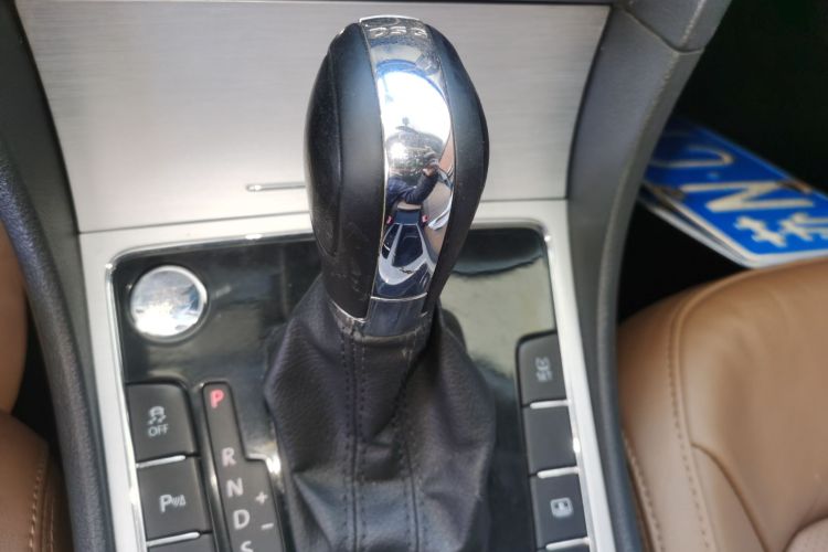 大众 帕萨特 2014款 1.8TSI DSG御尊版中控内饰18