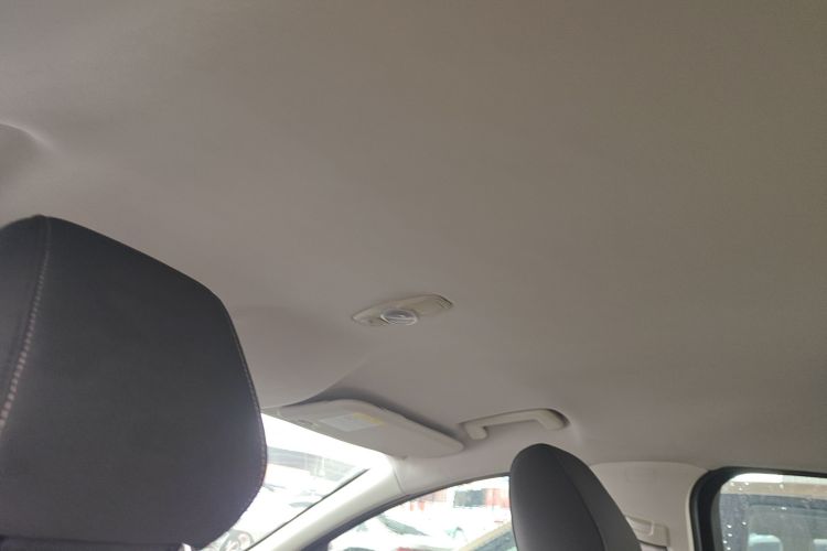 福特 福克斯 2012款 三厢 1.6L 手动舒适型局部细节22