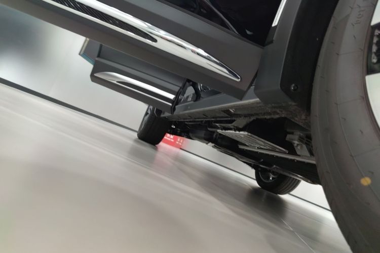 红旗HS7 PHEV 2024款 2.0T PHEV 四驱旗畅版 6座局部细节9001