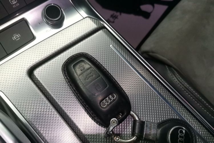 奥迪A6L 2021款 45 TFSI 臻选动感型中控内饰7001