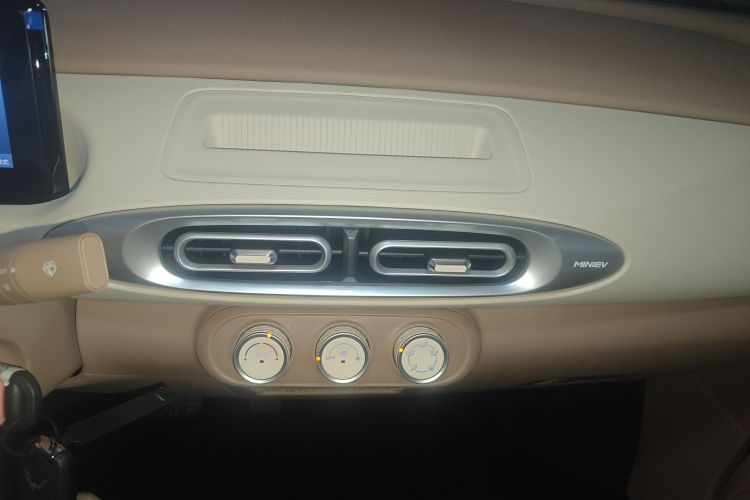 五菱汽车 宏光MINIEV 2025款 四门版 进阶款中控内饰16