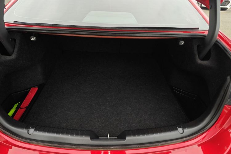 马自达 阿特兹 2020款 2.0L 蓝天豪华版机舱底盘23