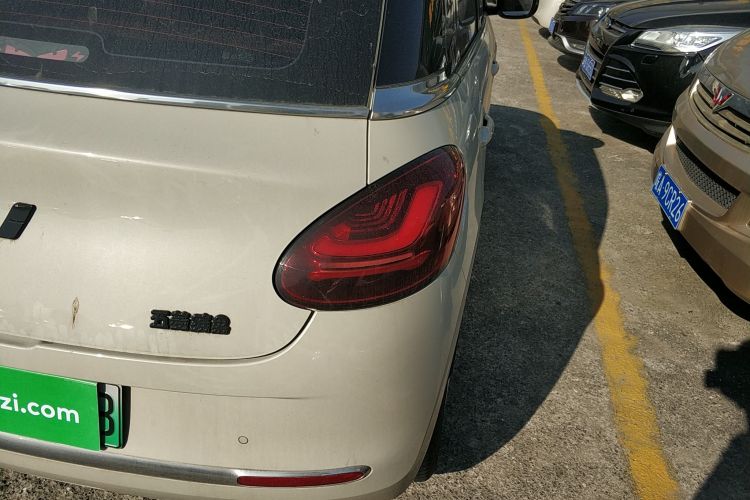 五菱汽车 五菱缤果 2023款 410km 灵犀尊享款车身外观9