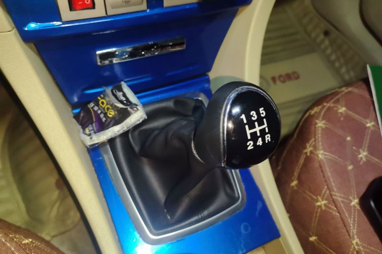 福特 福克斯 2013款 三厢经典 1.8L 手动百万纪念版中控内饰18