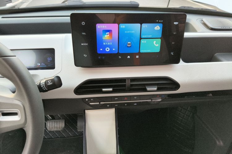 吉利银河 2024款 熊猫mini 200km 耐力熊中控内饰16