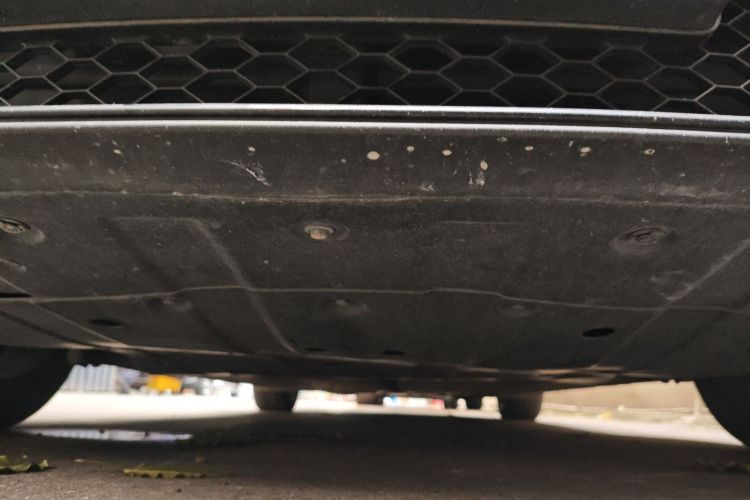 小鹏P7 2022款 670N+局部细节9008