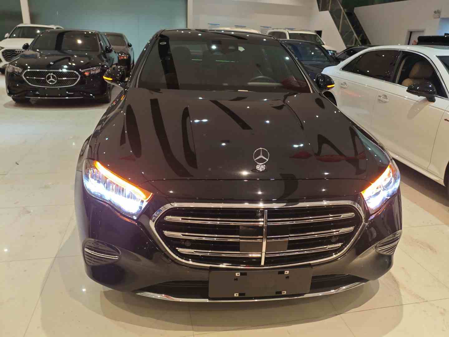 奔驰E级新能源 2024款 E 350 e L 插电式混合动力轿车(1)