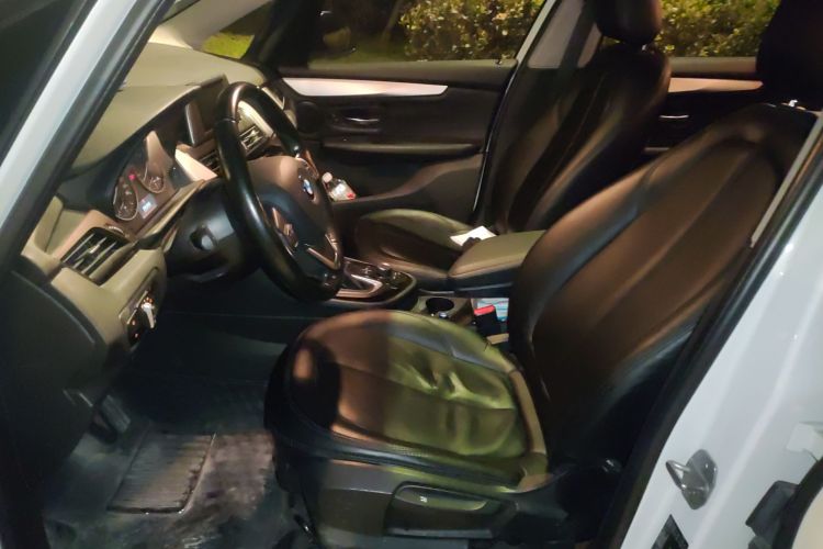 宝马2系旅行车 2016款 218i 领先型中控内饰19