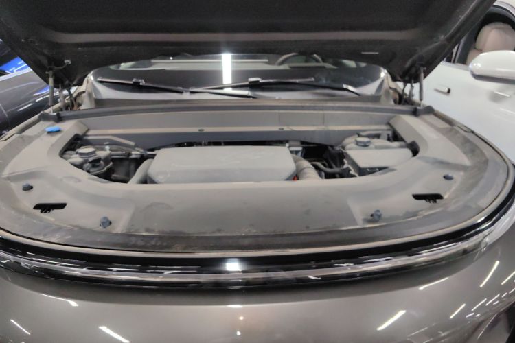 理想汽车 理想L8 2024款 Ultra机舱底盘24