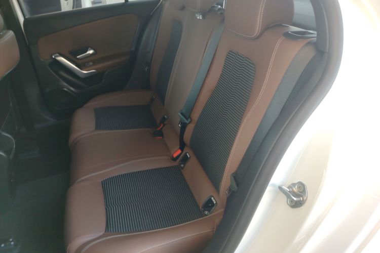 奔驰A级(进口) 2021款 A 200 时尚型中控内饰7004