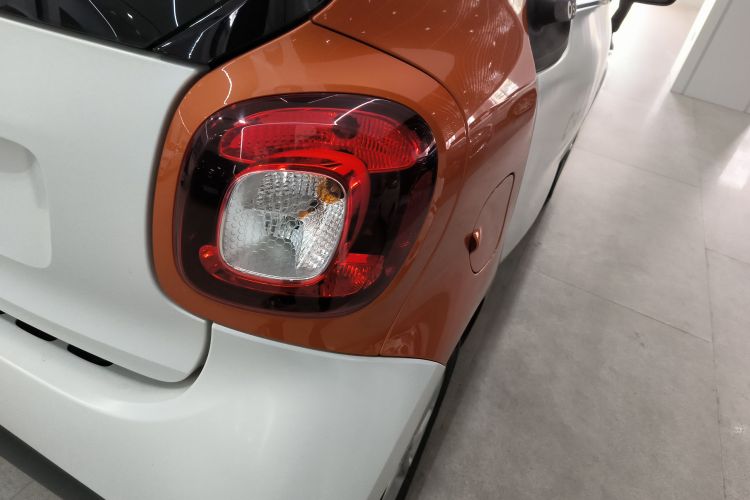 smart fortwo 2018款 1.0L 52千瓦硬顶灵动版 国V车身外观9