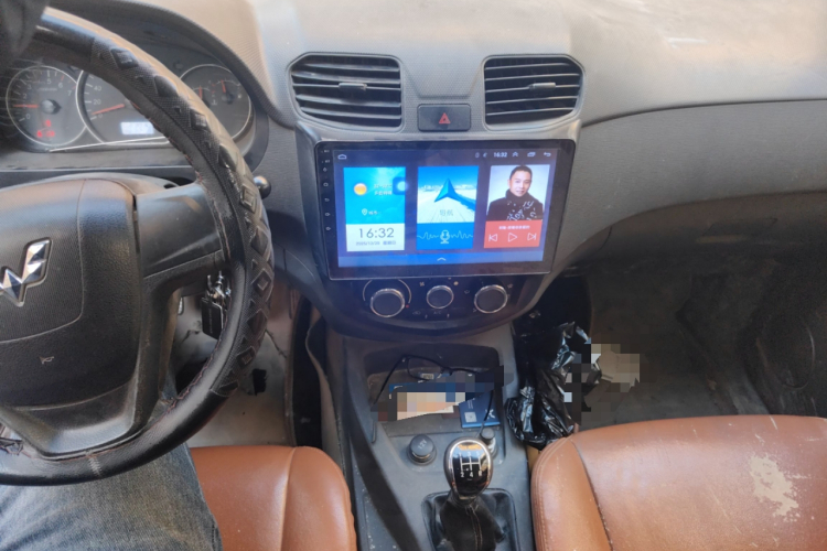 五菱汽车 五菱宏光 2016款 1.5L 改款S舒适型中控内饰16