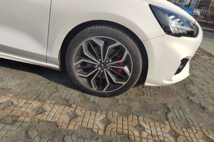 福特 福克斯 2020款 两厢 EcoBoost 180 自动ST Line车身外观10