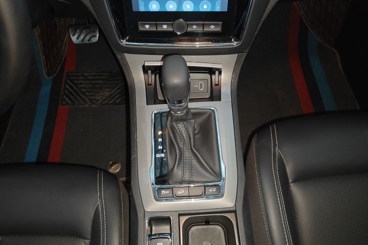 荣威RX5 2018款 20T 两驱自动互联网智尊版局部细节18