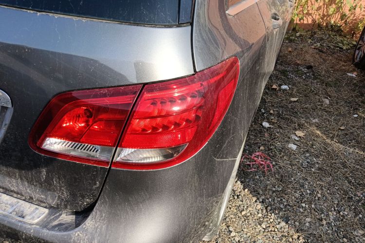 奔驰B级 2018款 B 200 动感型车身外观6006