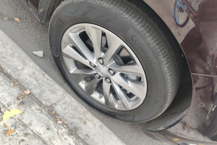 别克GL8 2021款 Avenir艾维亚 七座亲礼版车身外观10