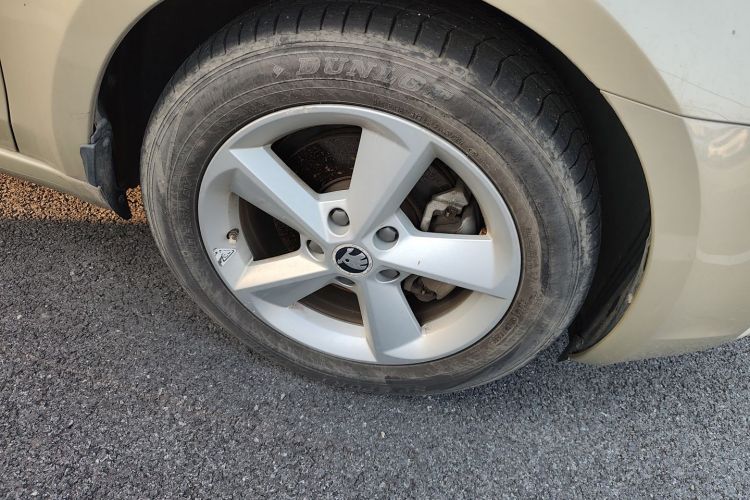 斯柯达 明锐 2015款 1.6L 手动逸杰版车身外观10