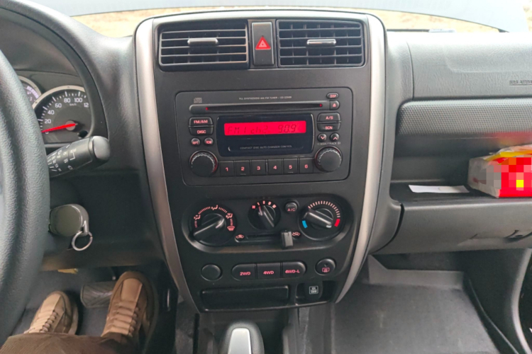 铃木 吉姆尼 2015款 1.3 AT JLX中控内饰16