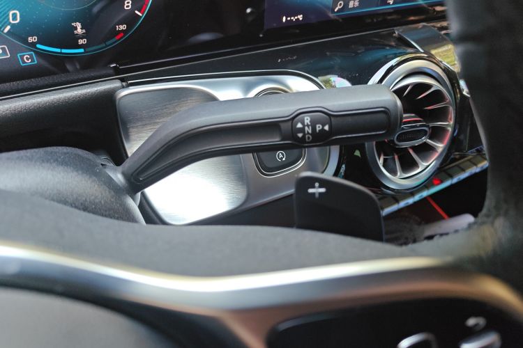 奔驰GLB 2021款 GLB 200 时尚型局部细节18