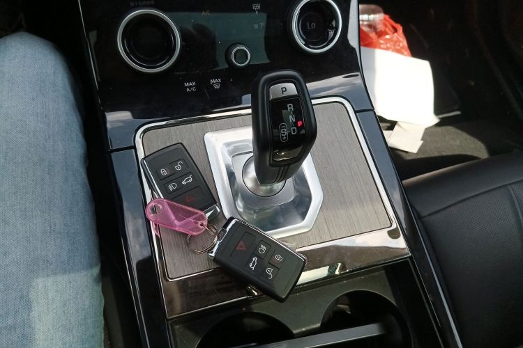 路虎 揽胜极光 2022款 极光L 249PS R-Dynamic 豪华版局部细节18