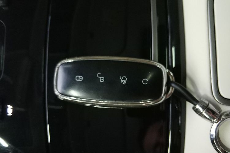 腾势D9 2024款 DM-i 980 四驱旗舰型中控内饰11