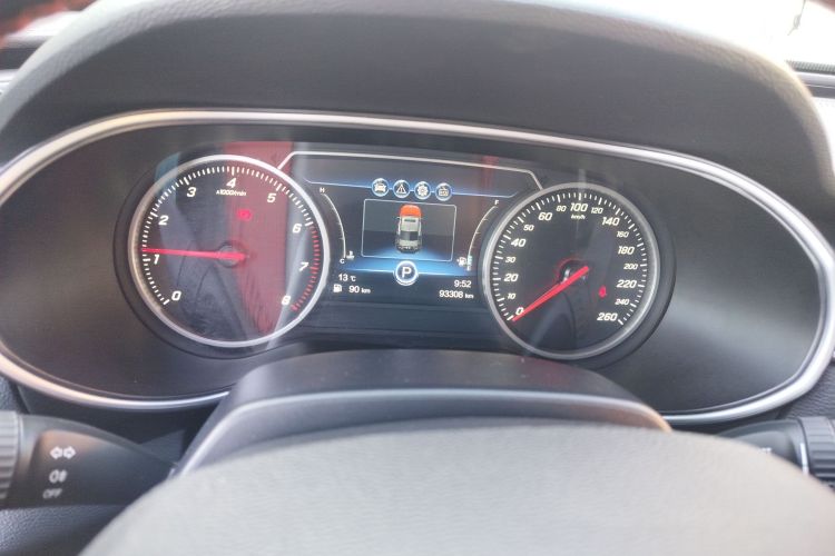 红旗H5 2019款 30TD 型动版中控内饰14