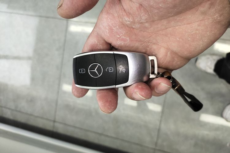 奔驰C级 2019款 改款 C 260 L 4MATIC 运动版中控内饰11