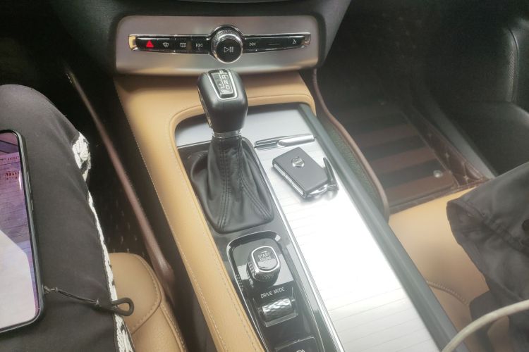 沃尔沃XC90 2018款 T6 智逸版 7座局部细节18
