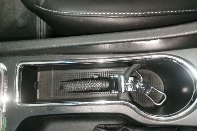 吉利汽车 帝豪 2017款 三厢百万款 1.5L 手动向上版中控内饰11