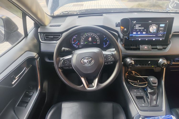 丰田 威兰达 2020款 双擎 2.5L E-CVT两驱科技版局部细节13