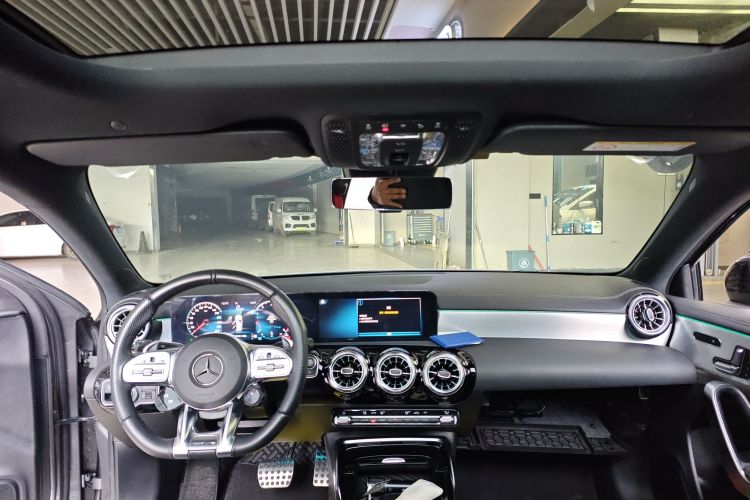 奔驰A级AMG(进口) 2022款 AMG A 35 4MATIC中控内饰22