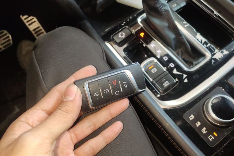 广汽传祺 传祺GS8 2017款 320T 四驱豪华智联版（七座）中控内饰7001